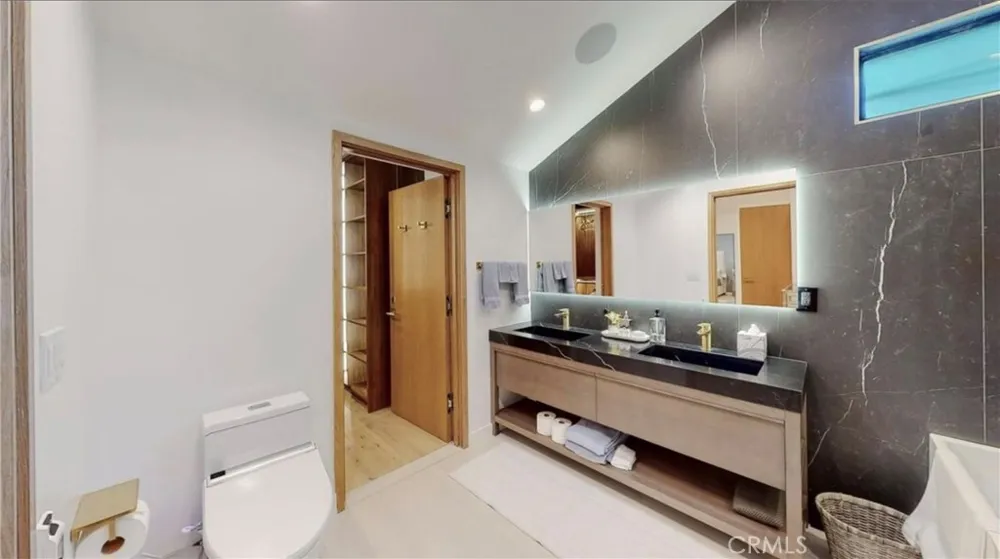 6945 Amestoy Los Angeles, CA 91406