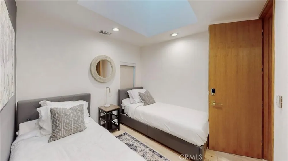 6945 Amestoy Los Angeles, CA 91406