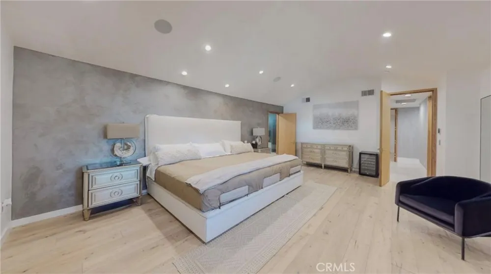 6945 Amestoy Los Angeles, CA 91406