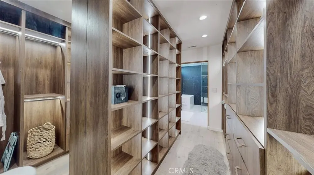 6945 Amestoy Los Angeles, CA 91406