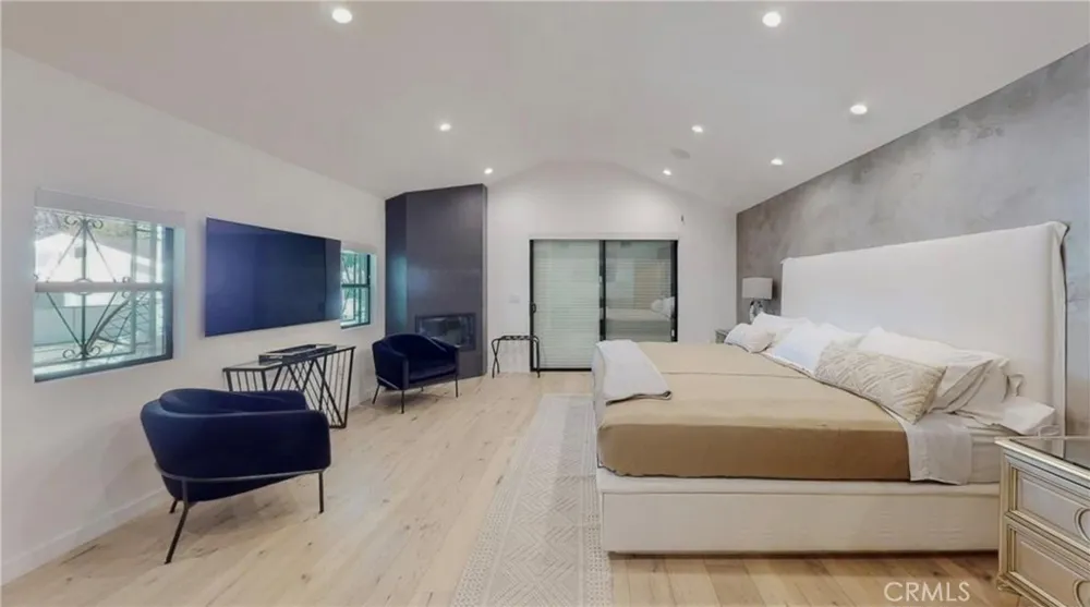 6945 Amestoy Los Angeles, CA 91406