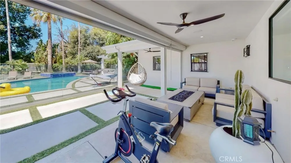 6945 Amestoy Los Angeles, CA 91406