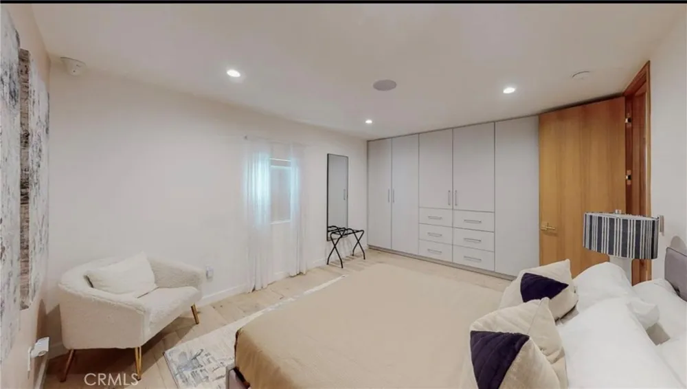 6945 Amestoy Los Angeles, CA 91406
