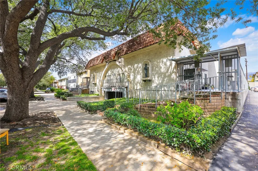 333 Riverdale Drive #14 Glendale, CA 91204