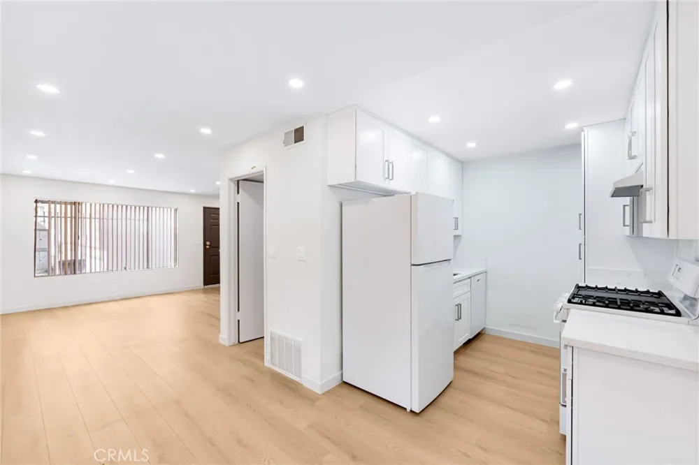 333 Riverdale Drive #14 Glendale, CA 91204