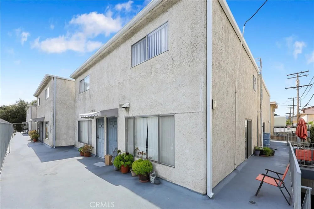 333 Riverdale Drive #14 Glendale, CA 91204