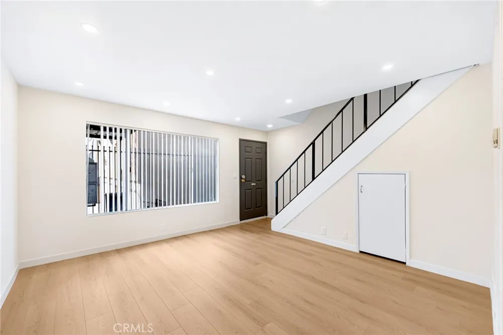 333 Riverdale Drive #14 Glendale, CA 91204