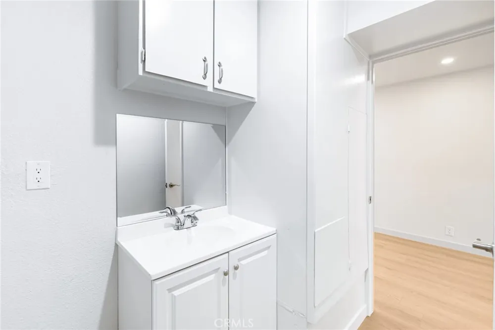 333 Riverdale Drive #14 Glendale, CA 91204