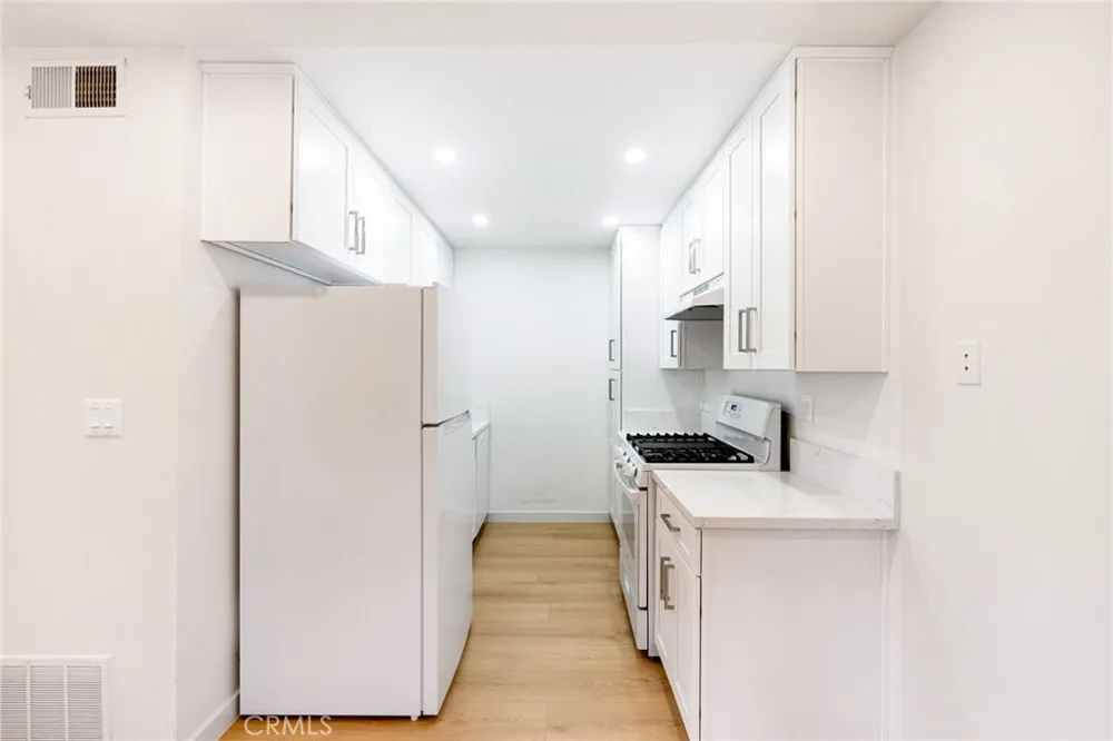 333 Riverdale Drive #14 Glendale, CA 91204