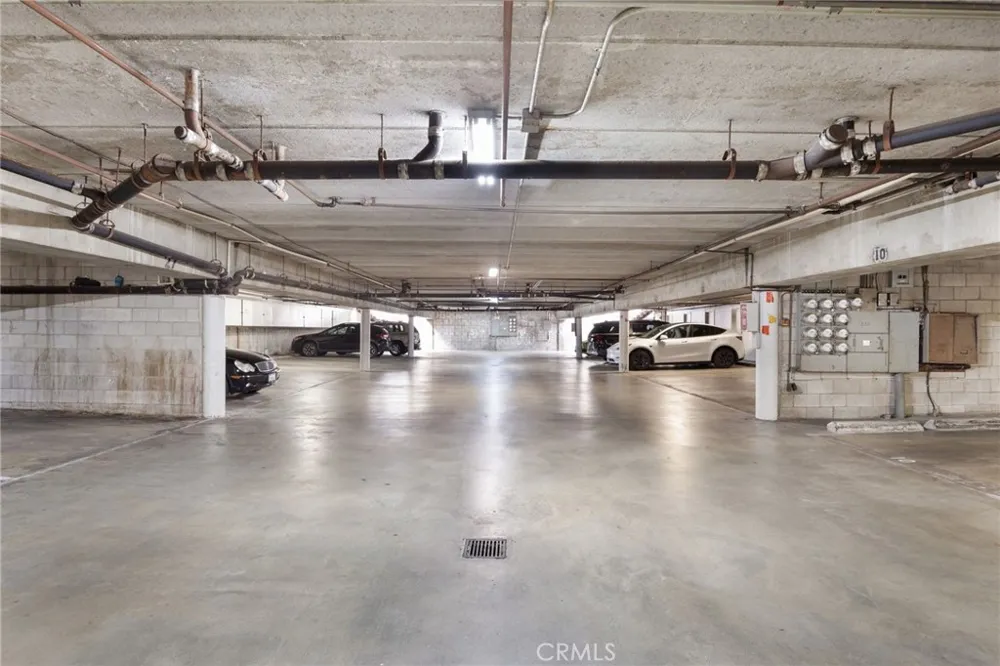 333 Riverdale Drive #14 Glendale, CA 91204