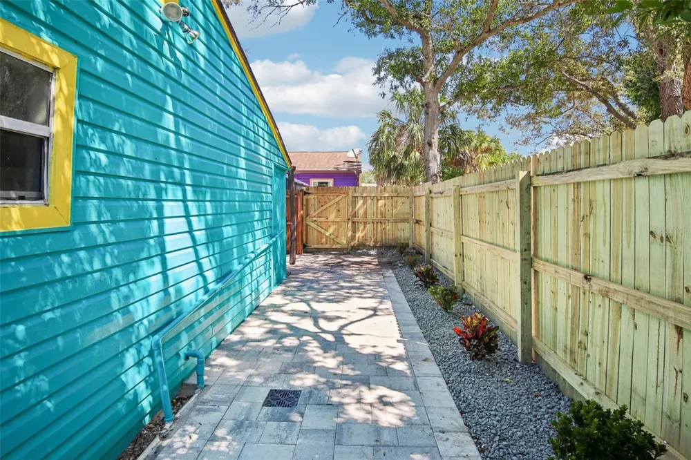 5134 9TH AVENUE S St Petersburg, FL 33707