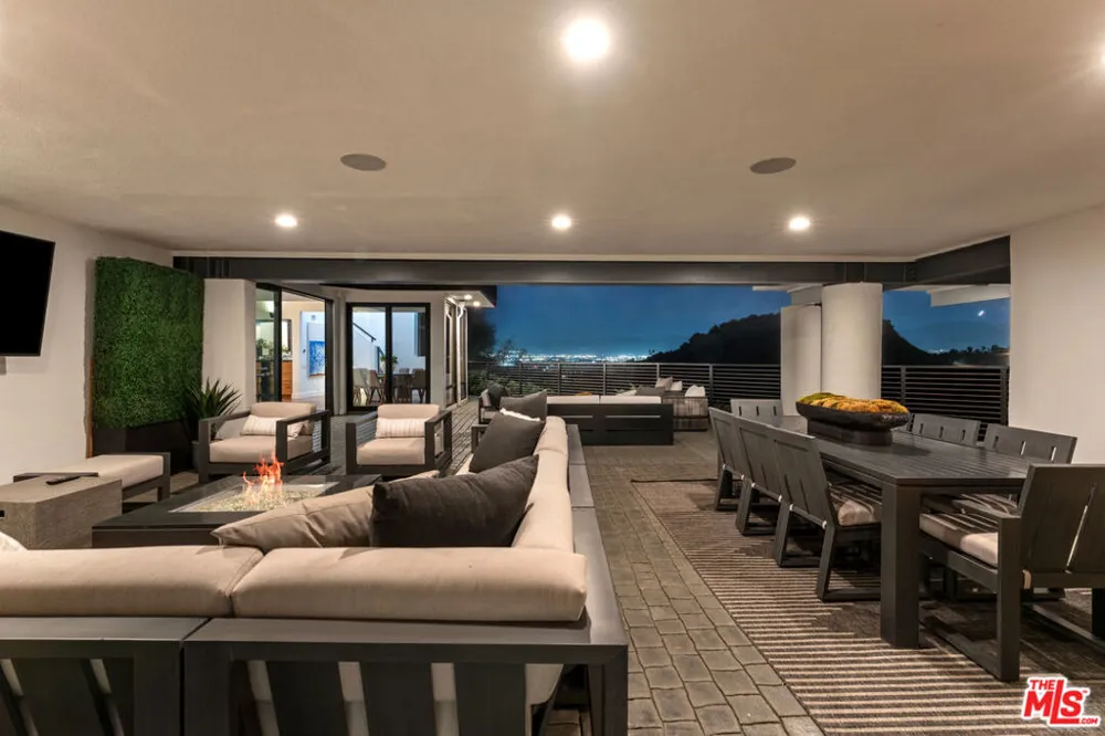 3372 Longridge Terrace Sherman Oaks, CA 91423