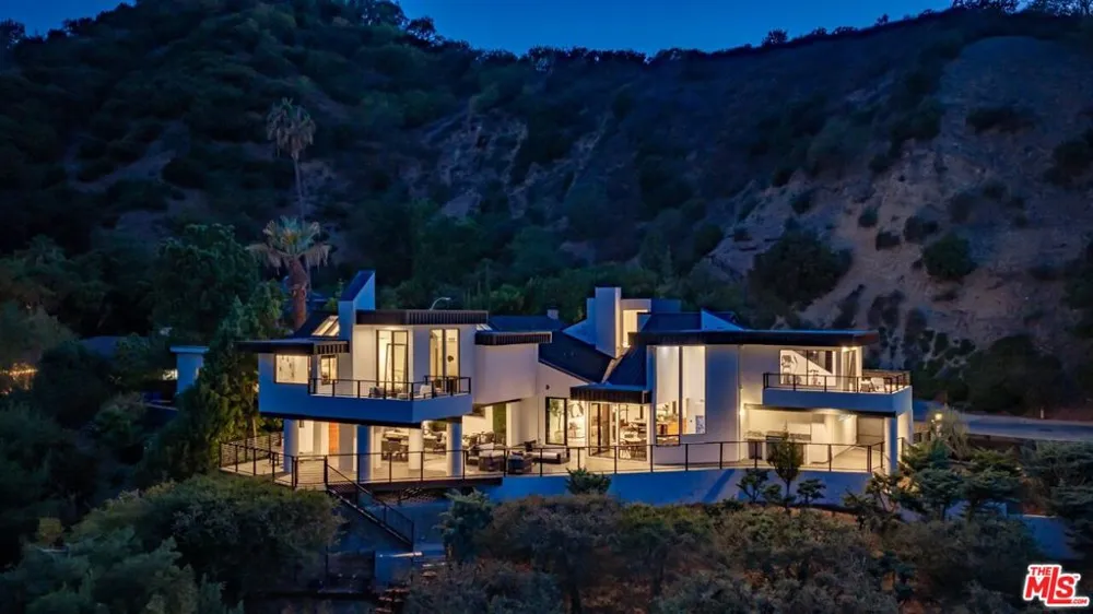 3372 Longridge Terrace Sherman Oaks, CA 91423