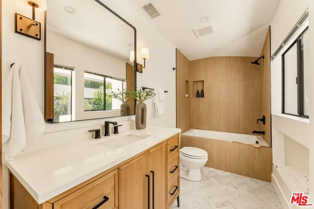 3372 Longridge Terrace Sherman Oaks, CA 91423