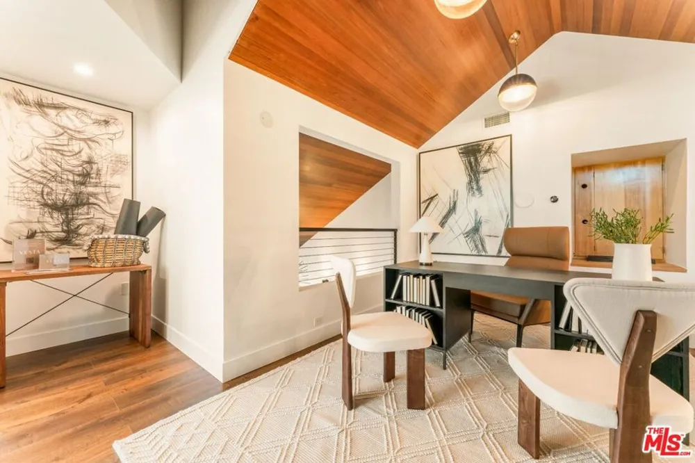 3372 Longridge Terrace Sherman Oaks, CA 91423