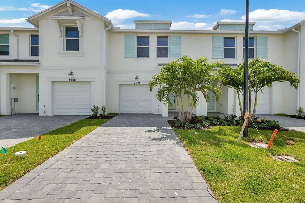 5694 SE EDGEWATER CIRCLE Stuart, FL 34997