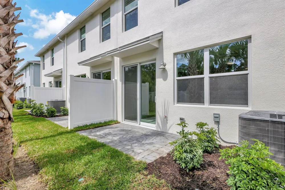 5694 SE EDGEWATER CIRCLE Stuart, FL 34997