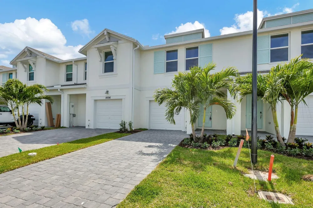 5694 SE EDGEWATER CIRCLE Stuart, FL 34997