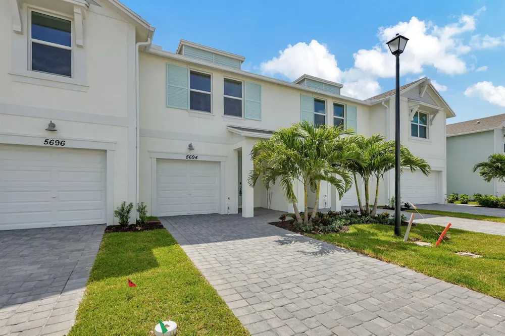 5694 SE EDGEWATER CIRCLE Stuart, FL 34997