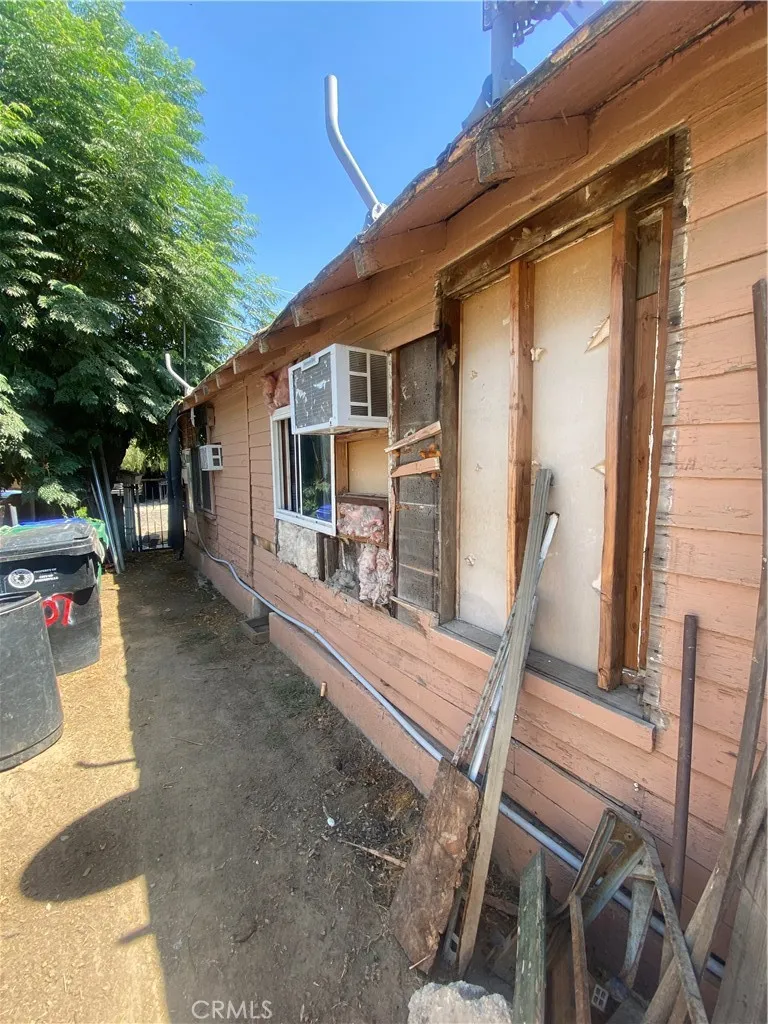 207 W River Ave Porterville, CA 93257