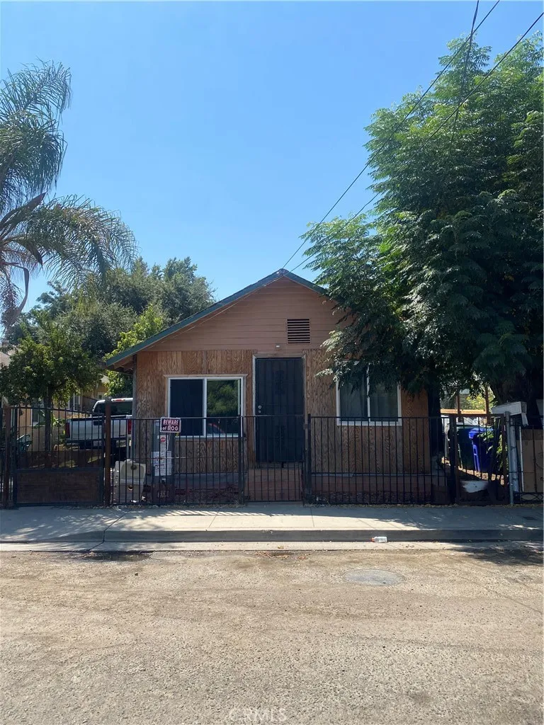207 W River Ave Porterville, CA 93257