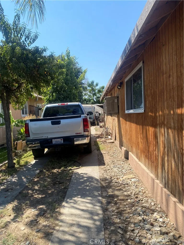 207 W River Ave Porterville, CA 93257