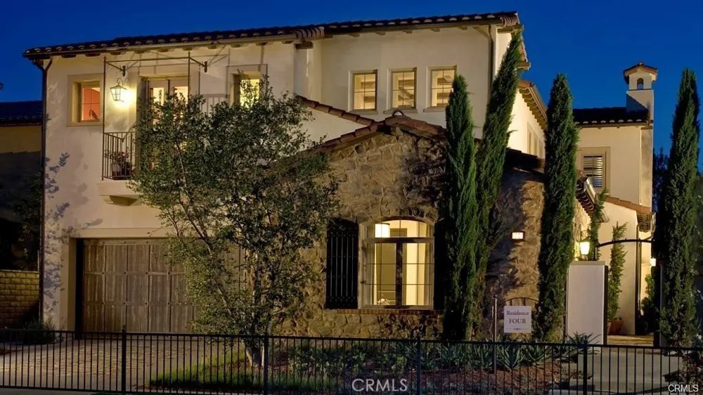 32 Lowland Irvine, CA 92602