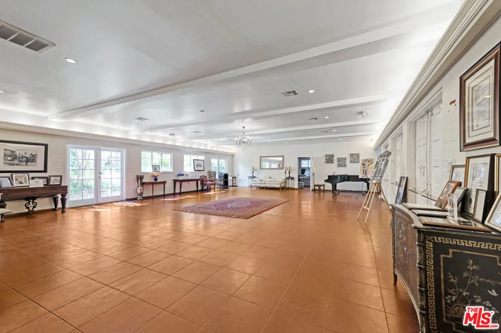 1741 La Brea Avenue Los Angeles, CA 90046
