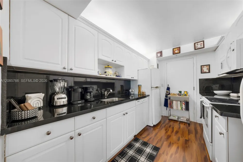 150 Ocean Lane Dr #2H Key Biscayne, FL 33149