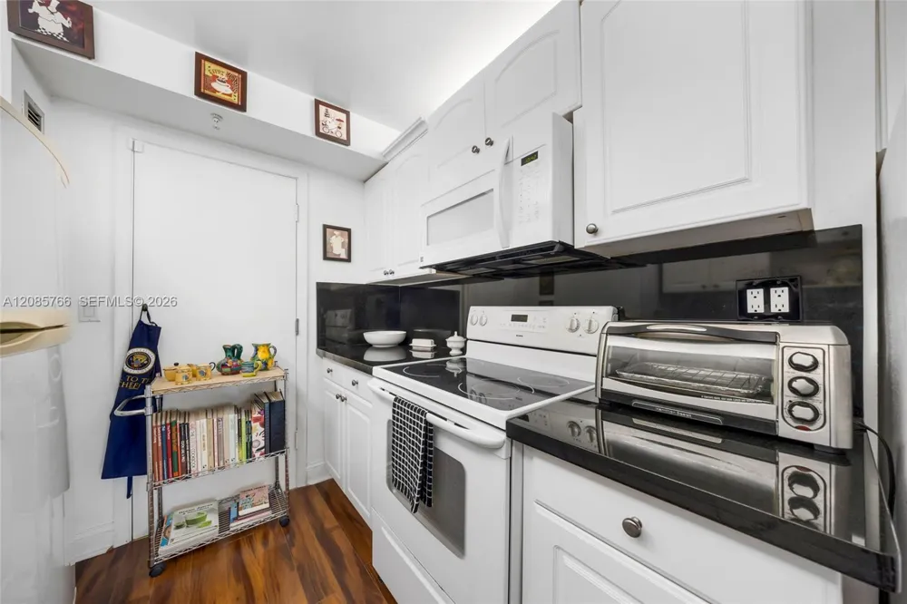 150 Ocean Lane Dr #2H Key Biscayne, FL 33149