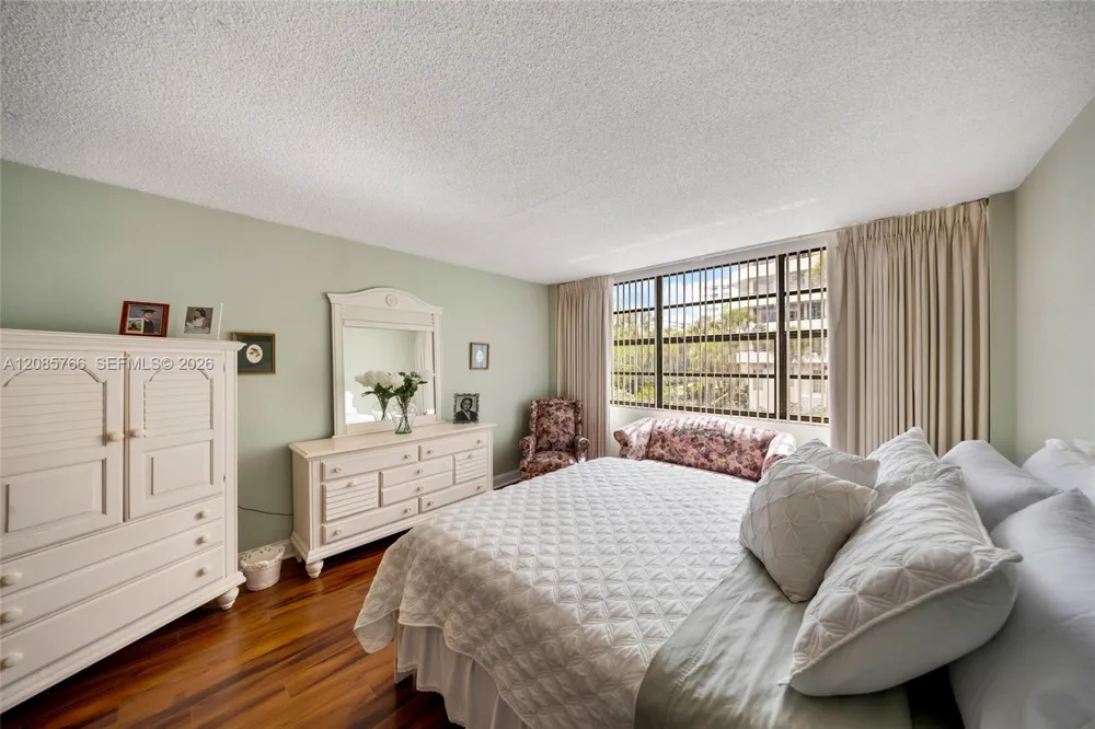 150 Ocean Lane Dr #2H Key Biscayne, FL 33149