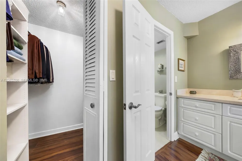150 Ocean Lane Dr #2H Key Biscayne, FL 33149