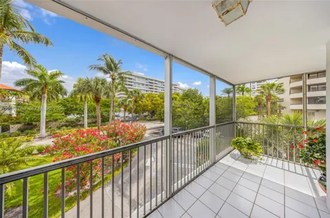 150 Ocean Lane Dr #2H