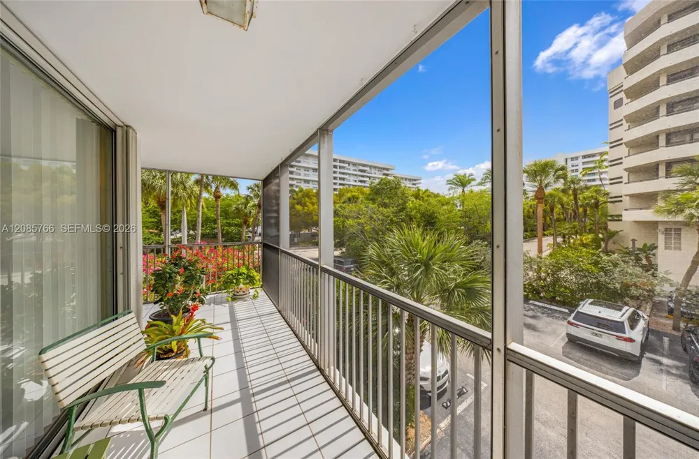 150 Ocean Lane Dr #2H Key Biscayne, FL 33149