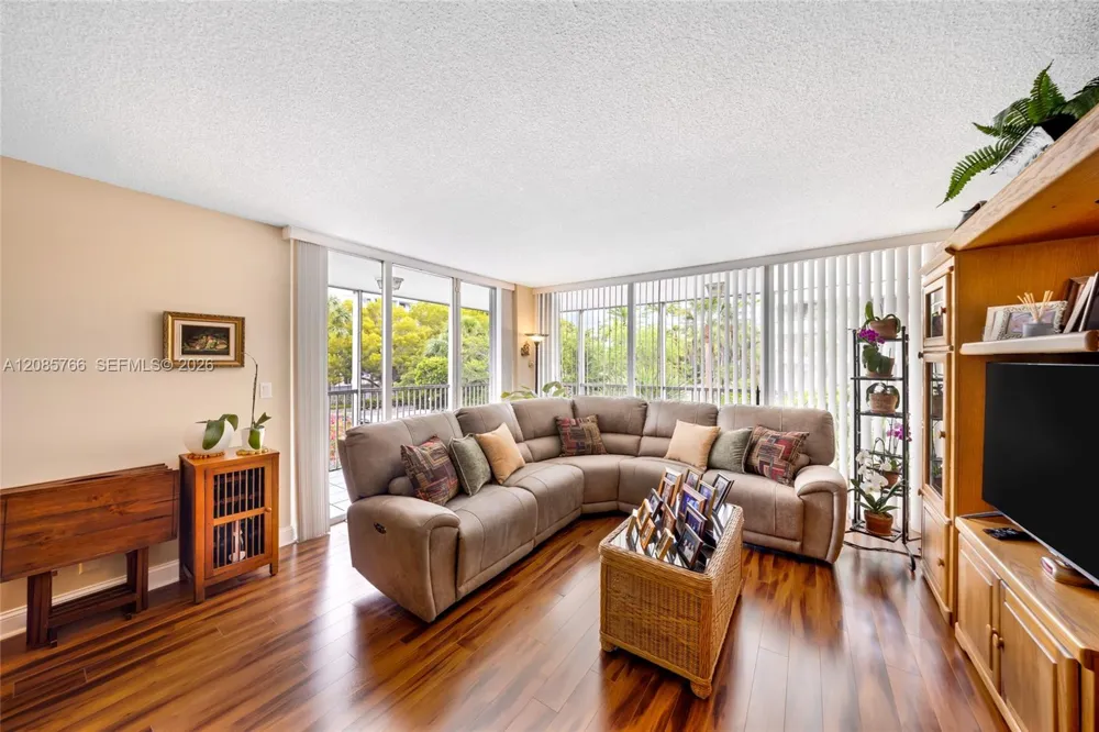 150 Ocean Lane Dr #2H Key Biscayne, FL 33149