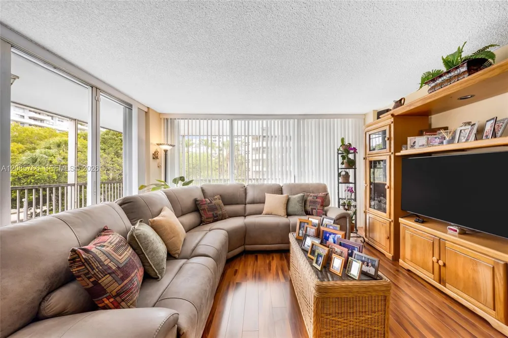150 Ocean Lane Dr #2H Key Biscayne, FL 33149