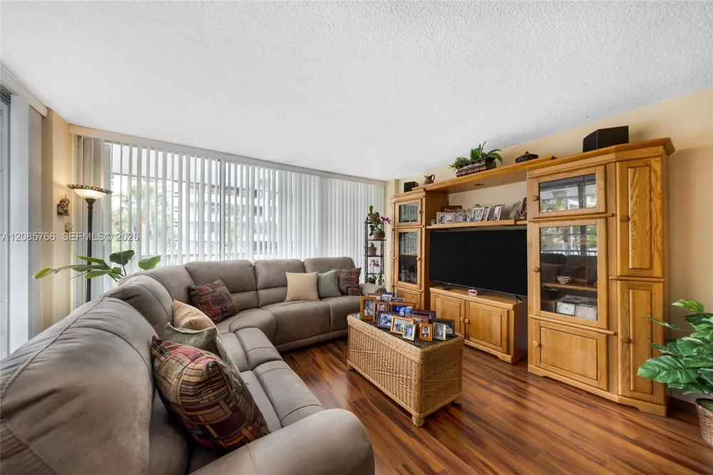150 Ocean Lane Dr #2H Key Biscayne, FL 33149
