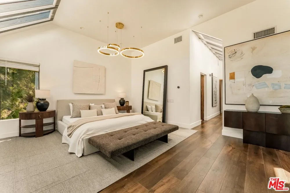 3372 Longridge Terrace Sherman Oaks, CA 91423