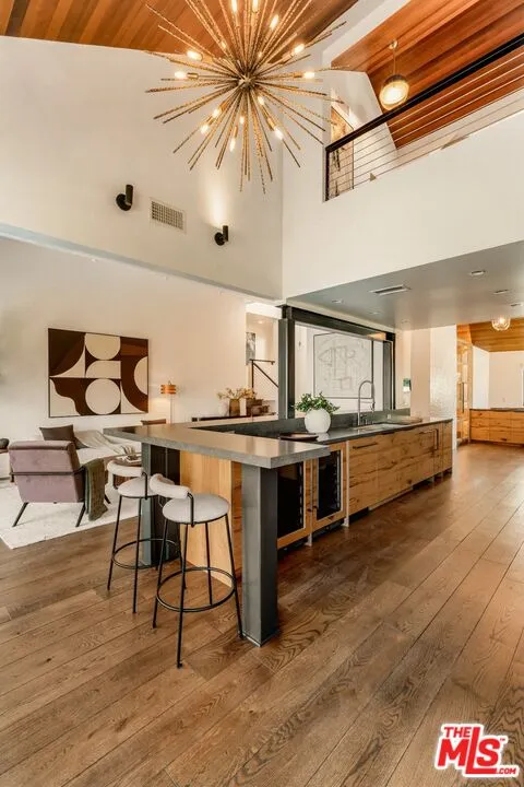3372 Longridge Terrace Sherman Oaks, CA 91423