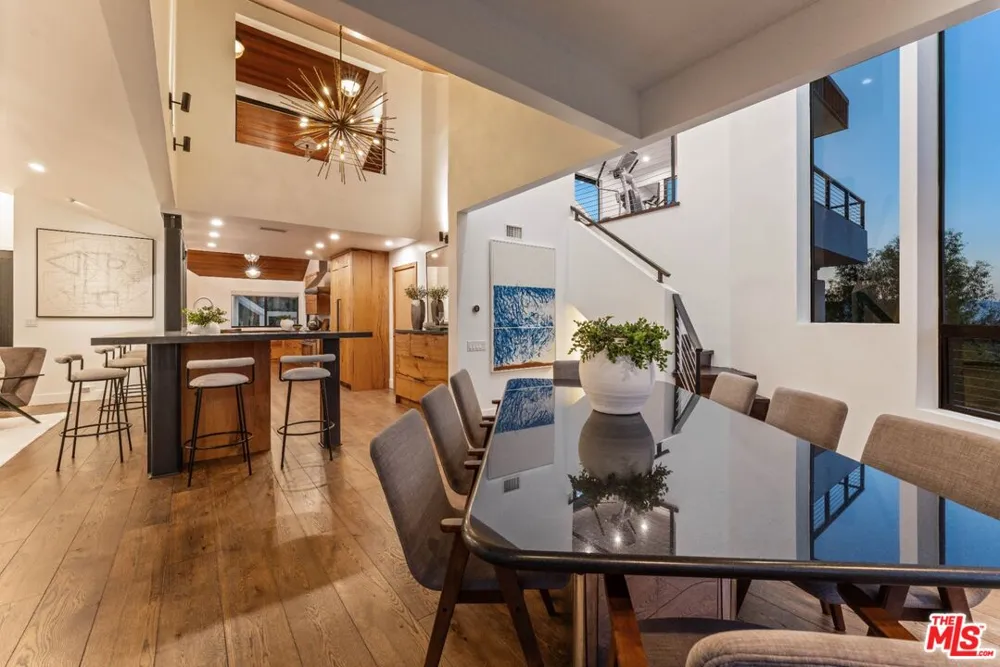 3372 Longridge Terrace Sherman Oaks, CA 91423