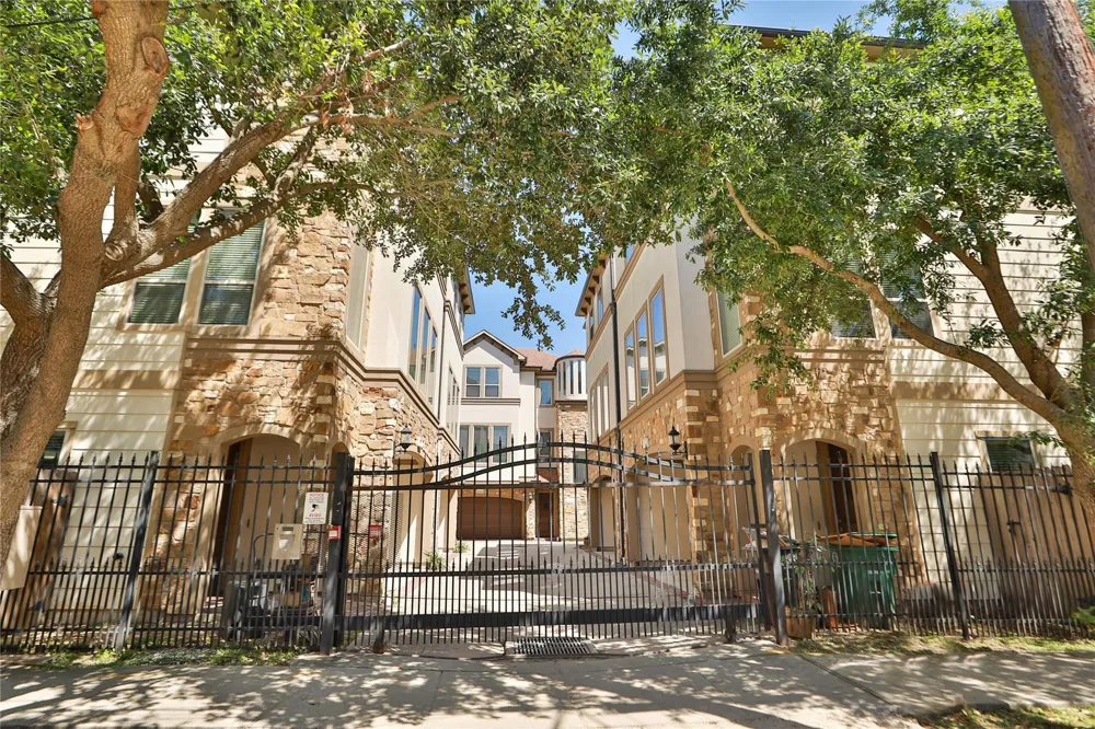 1610 Knox Street #B Hockley, TX 77007