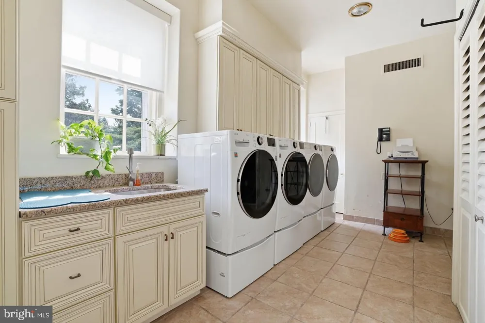 1035 WRIGHT DRIVE Huntingdon Valley, PA 19006