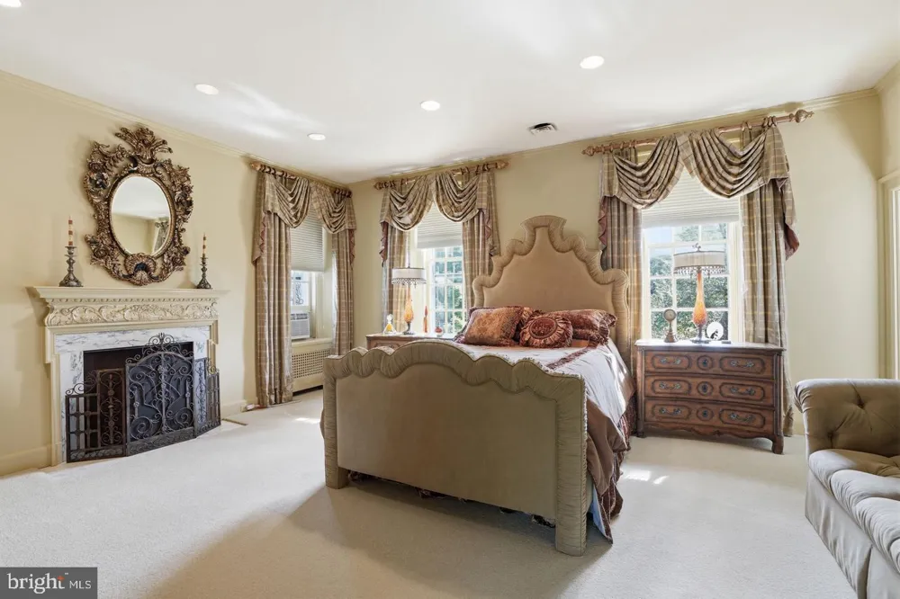 1035 WRIGHT DRIVE Huntingdon Valley, PA 19006
