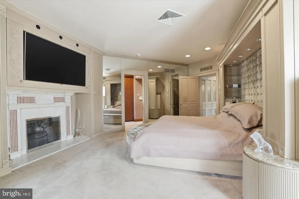 1035 WRIGHT DRIVE Huntingdon Valley, PA 19006