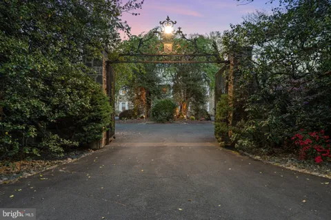 1035 WRIGHT DRIVE