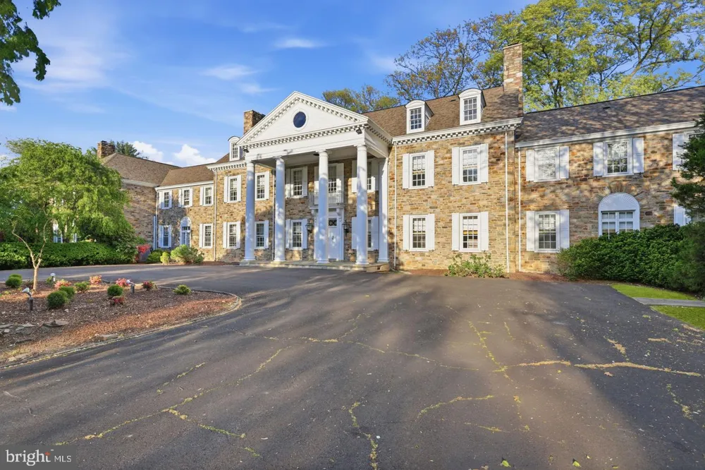1035 WRIGHT DRIVE Huntingdon Valley, PA 19006