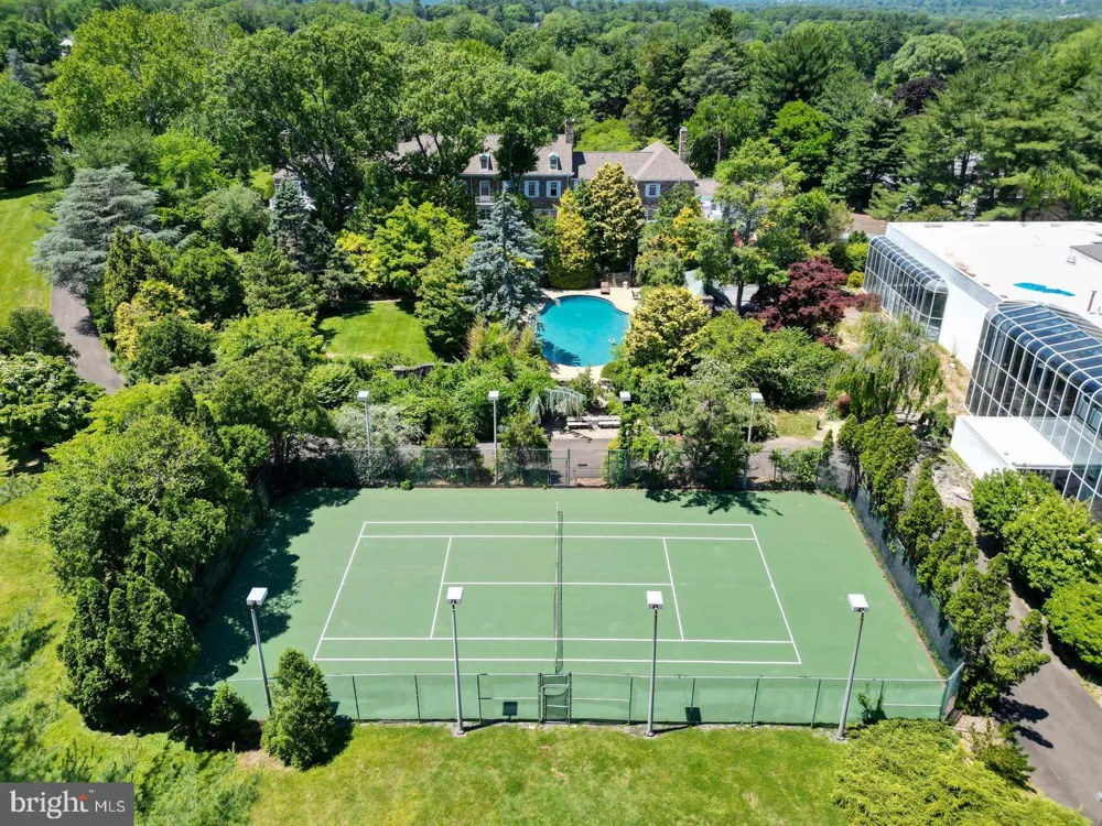 1035 WRIGHT DRIVE Huntingdon Valley, PA 19006