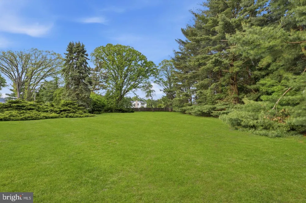 1035 WRIGHT DRIVE Huntingdon Valley, PA 19006