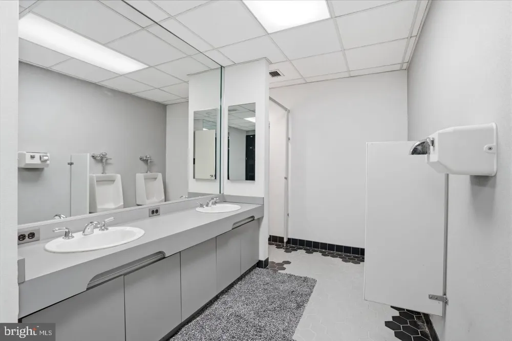 1035 WRIGHT DRIVE Huntingdon Valley, PA 19006