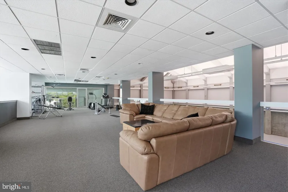 1035 WRIGHT DRIVE Huntingdon Valley, PA 19006